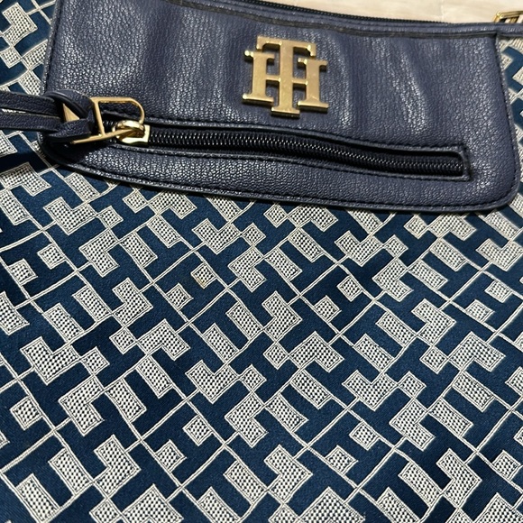 Tommy Hilfiger Navy Blue Logo Shoulder Bag - Picture 5 of 5